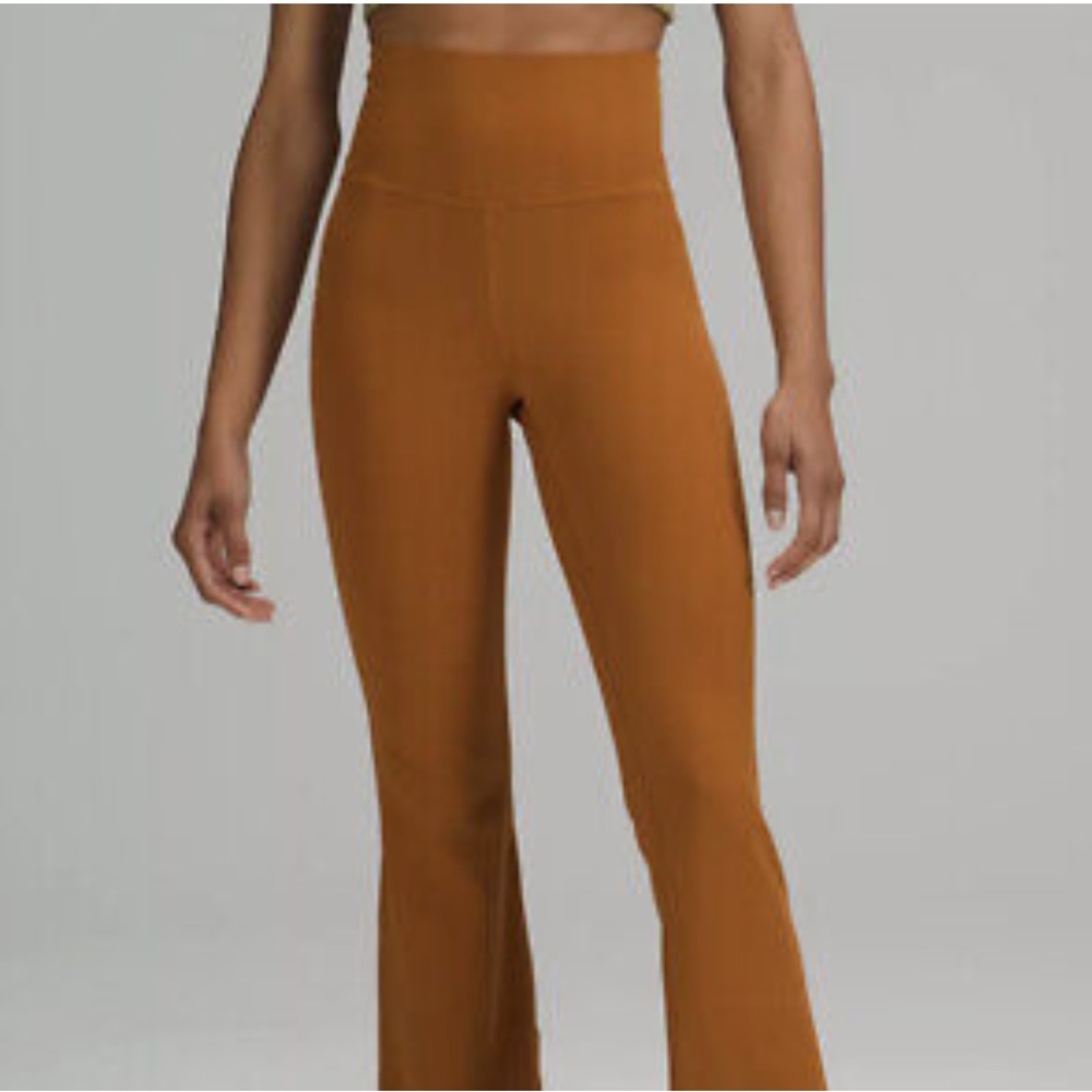 NWT lululemon Groove SHR Flare, Nulu™. Color BTTB. Size 10, 32.5”. Sold out!